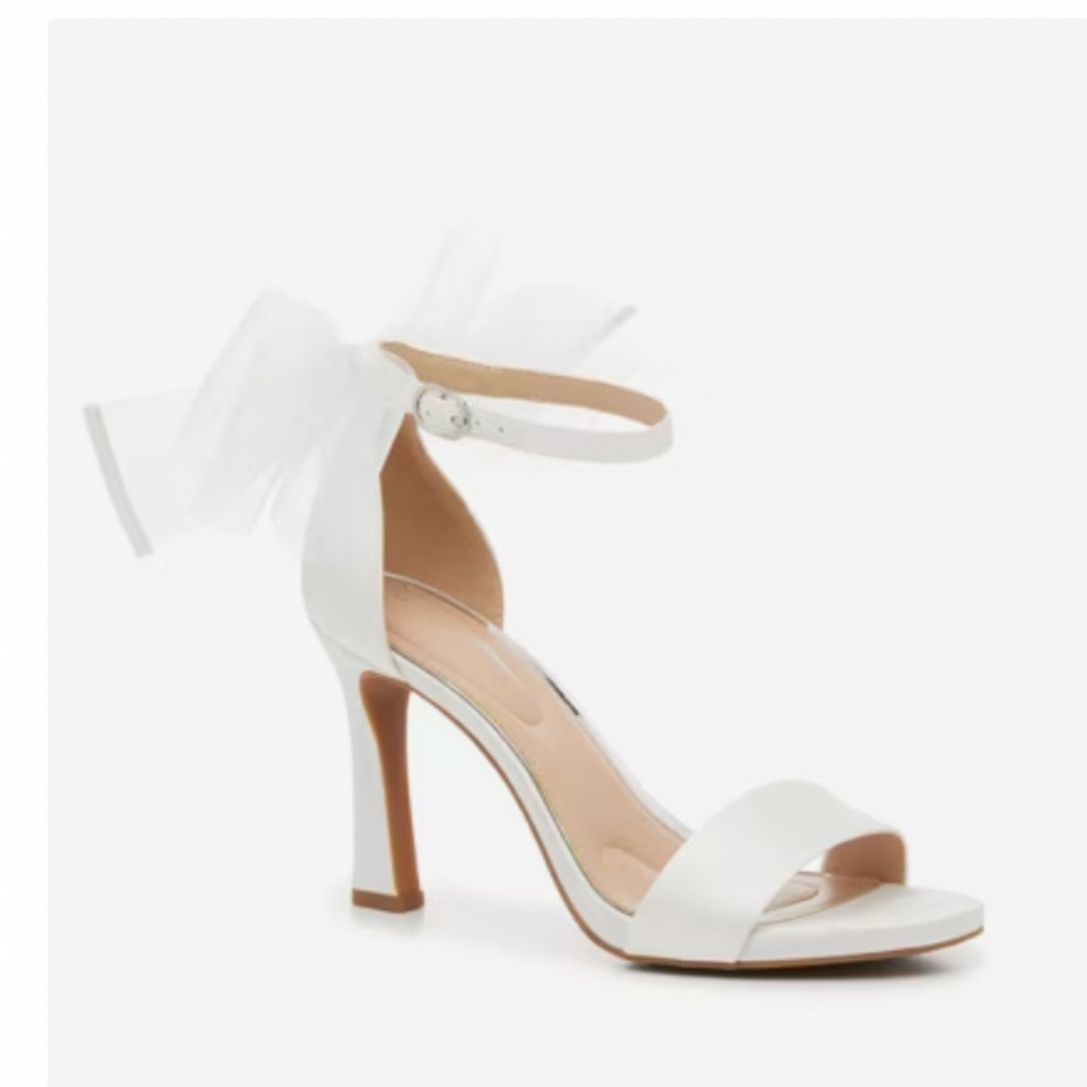 Elegant White Heels with Bow Accent